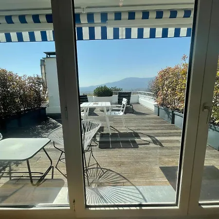 Alojamento de Acomodação e Pequeno-almoço La Haute Corniche 3*