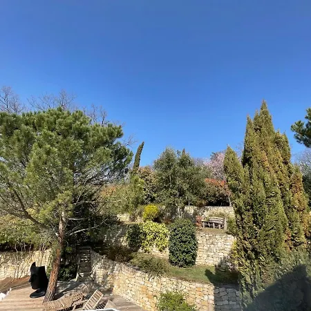 La Haute Corniche לינה וארוחת בוקר