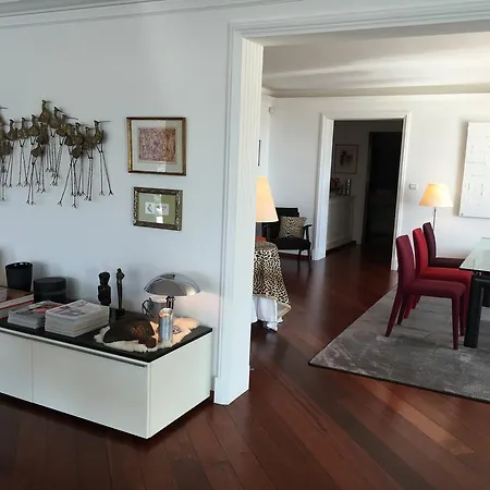Alojamento de Acomodação e Pequeno-almoço La Haute Corniche 3*