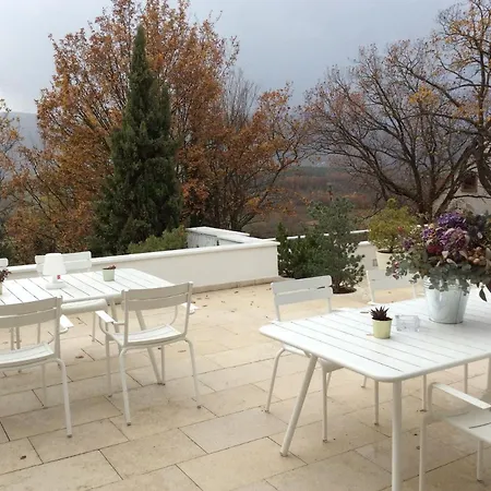 Alojamento de Acomodação e Pequeno-almoço La Haute Corniche 3*