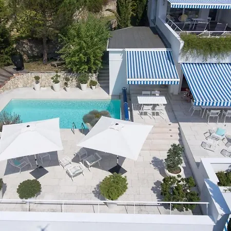 La Haute Corniche Nocleg ze śniadaniem